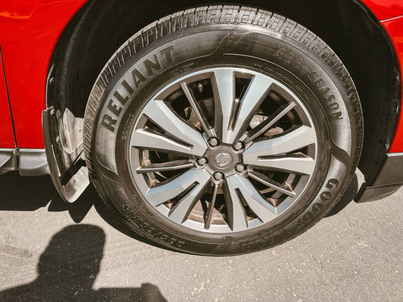 2020 Nissan Pathfinder SV