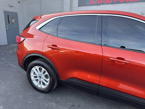2020 Ford Escape SE