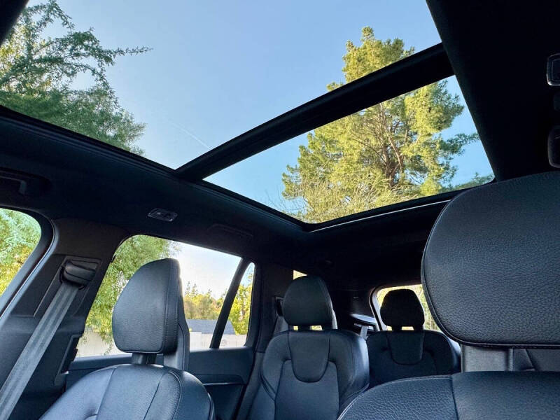 2020 Volvo XC90 T6 Momentum 6-Passenger