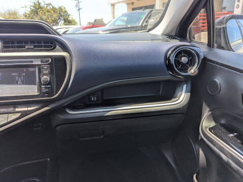 2016 Toyota Prius c Two