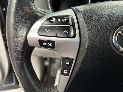 2011 Toyota Highlander SE