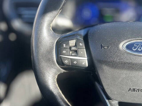 2022 Ford Escape Hybrid Titanium