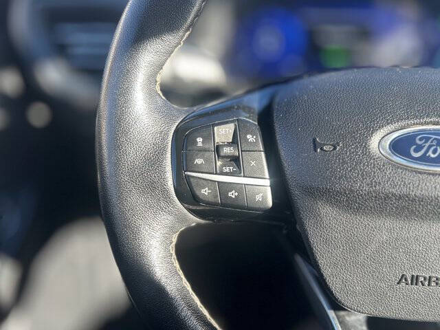 2022 Ford Escape Hybrid Titanium