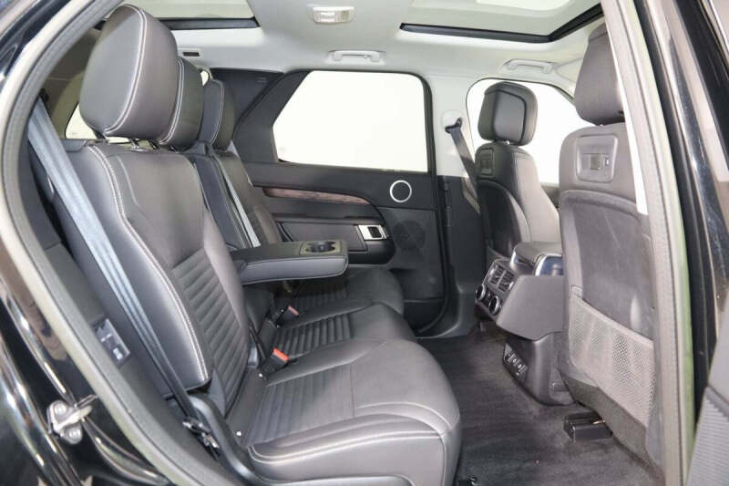 2023 Land Rover Discovery P300 S