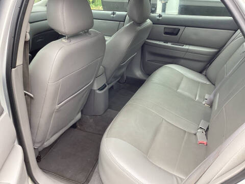 2004 Ford Taurus SES