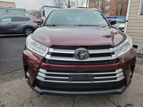 2019 Toyota Highlander for sale at OFIER AUTO SALES in Freeport NY