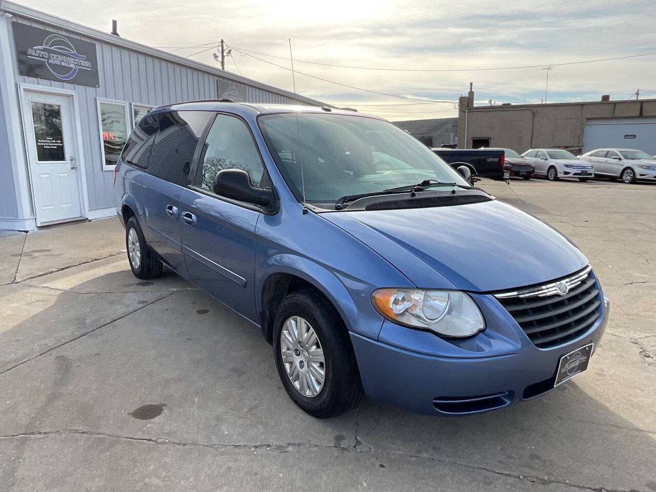 2007 Chrysler Town and Country for sale at Auto Connection in Waterloo, IA