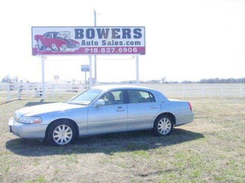 2011 Lincoln Town Car for sale at BOWERS AUTO SALES in Mounds OK