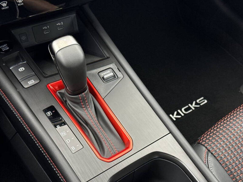 2025 Nissan Kicks SR