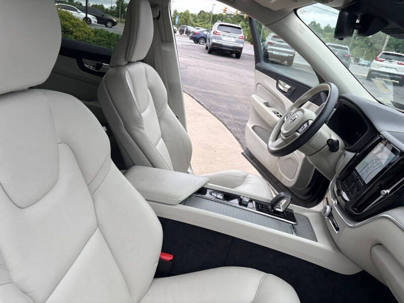 2024 Volvo XC60 B5 Plus Dark Theme