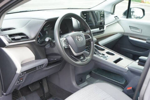 2021 Toyota Sienna LE 8-Passenger