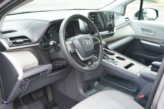 2021 Toyota Sienna LE 8-Passenger