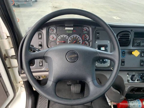 2015 Freightliner M2 106