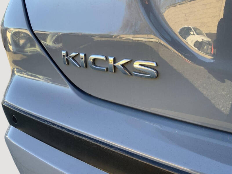 2024 Nissan Kicks SR