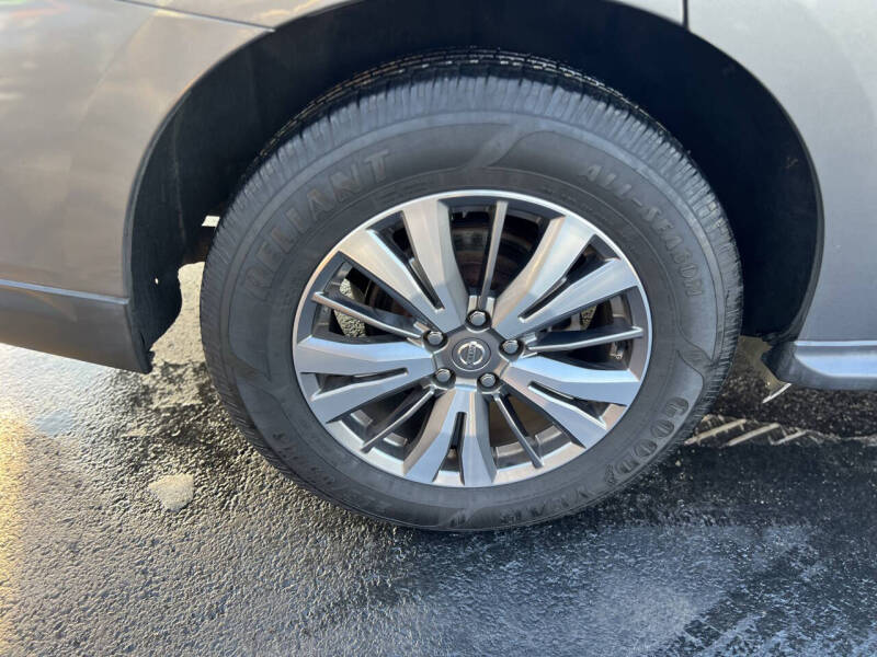 2019 Nissan Pathfinder SV