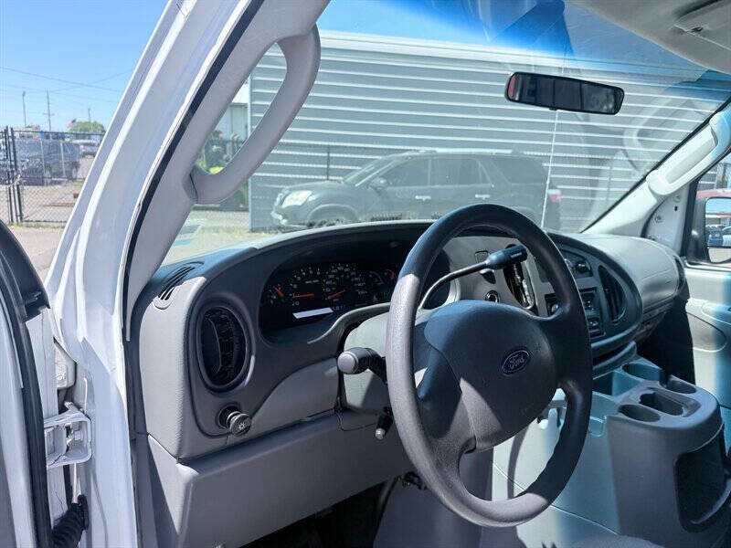 2004 Ford E-Series E-150