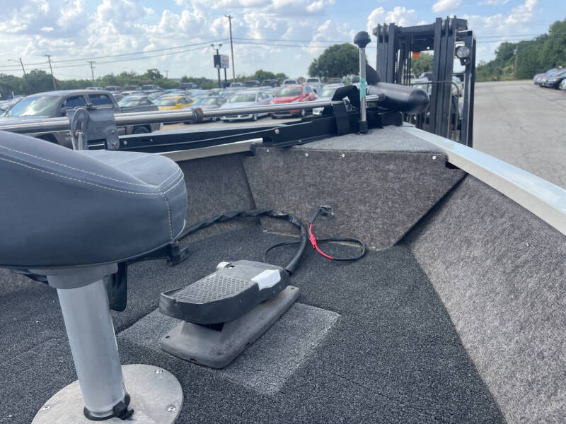 2002 Tracker PRO AVENGER 16