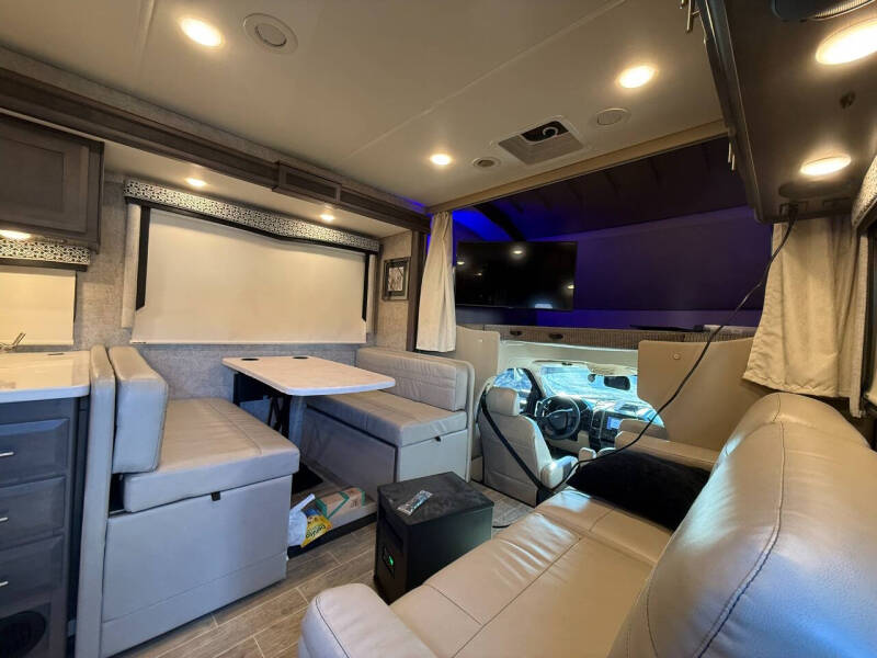 2021 Thor Motor Coach Omni