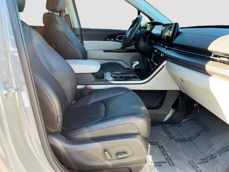 2024 Kia Carnival SX