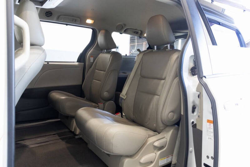 2017 Toyota Sienna XLE Premium 8-Passenger