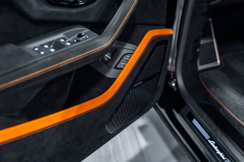 2024 Lamborghini Urus Performante
