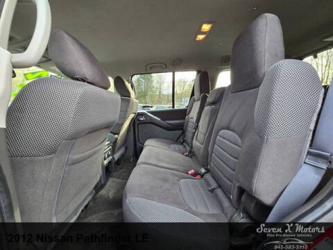 2012 Nissan Pathfinder LE