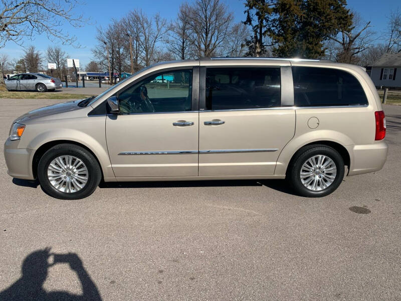 2013 Chrysler Town and Country for sale at Grace Motors LLC in Sullivan MO