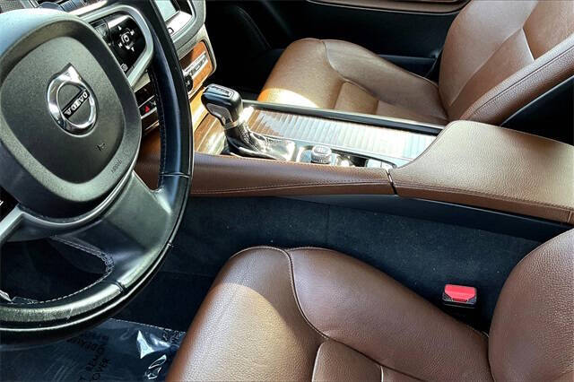 2019 Volvo XC90 T6 Momentum