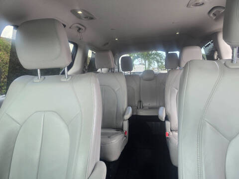 2017 Chrysler Pacifica Touring Plus
