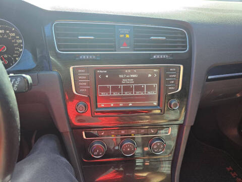 2017 Volkswagen Golf GTI Sport