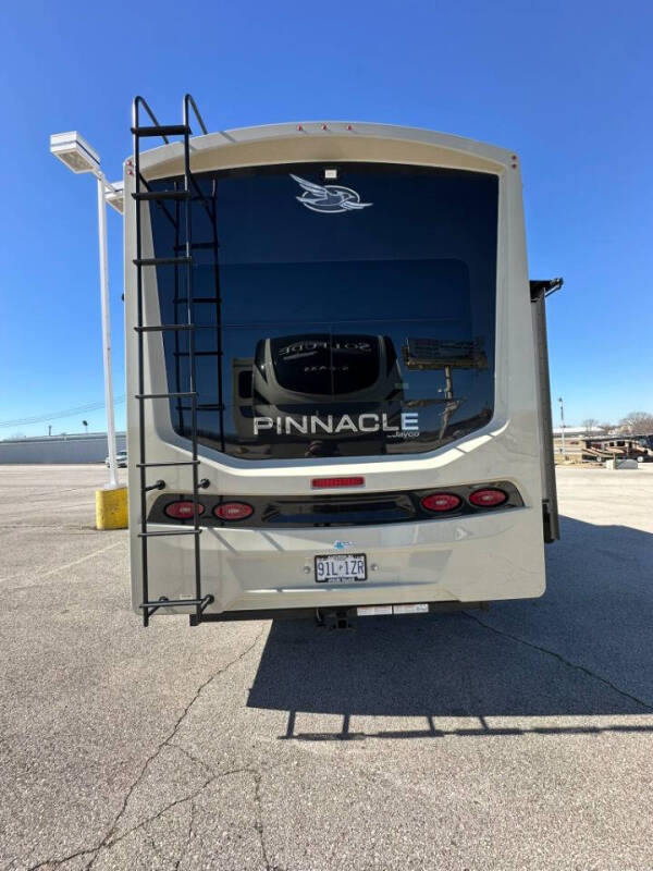 2022 Jayco Pinnacle