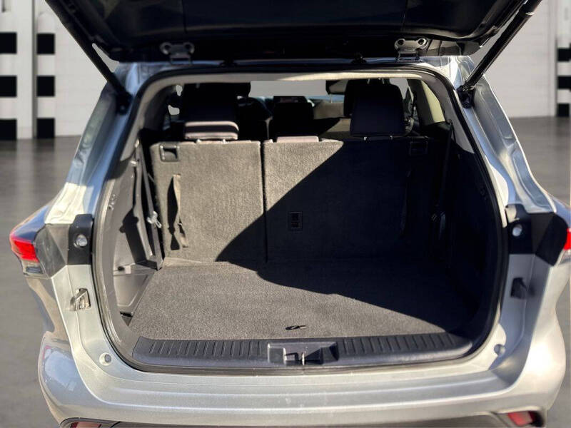 2021 Toyota Highlander LE