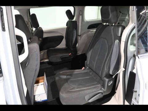 2024 Chrysler Voyager LX