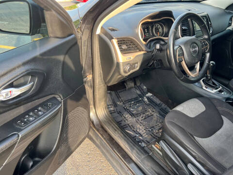 2016 Jeep Cherokee Sport