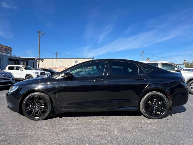 2017 Chrysler 200 Touring