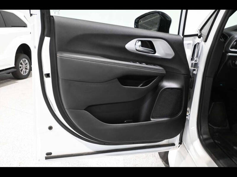 2024 Chrysler Pacifica Touring