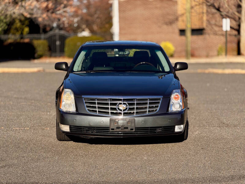 2011 Cadillac DTS Premium Collection photo 2