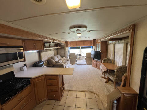2007 Winnebago Adventurer