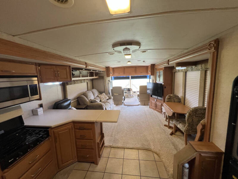 2007 Winnebago Adventurer