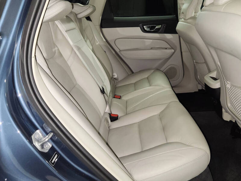 2021 Volvo XC60 T5 Momentum