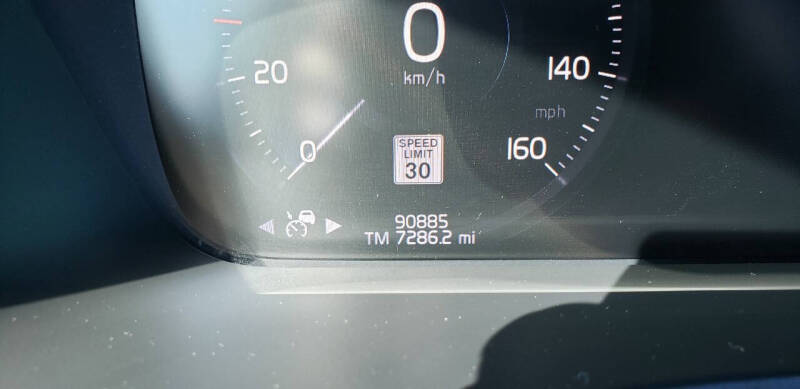 2019 Volvo XC90 T6 R-Design