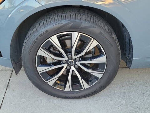 2024 Volvo XC60 B5 Core Dark Theme