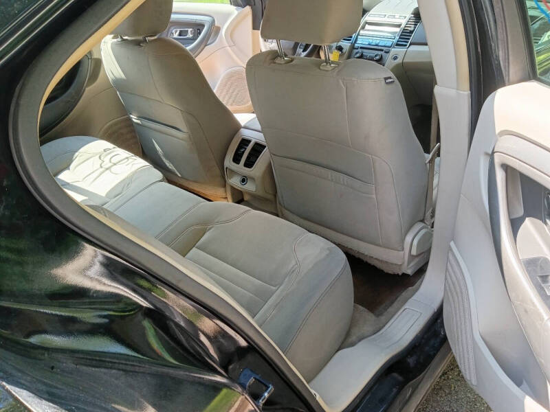 2012 Ford Taurus SE