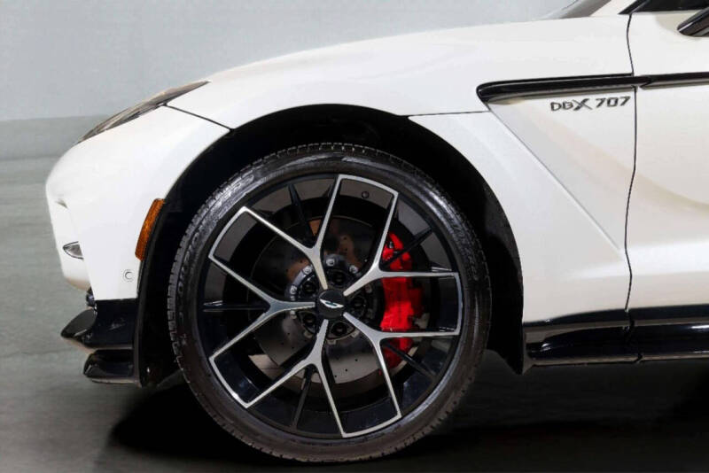 2025 Aston Martin DBX 707