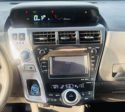 2014 Toyota Prius v Two