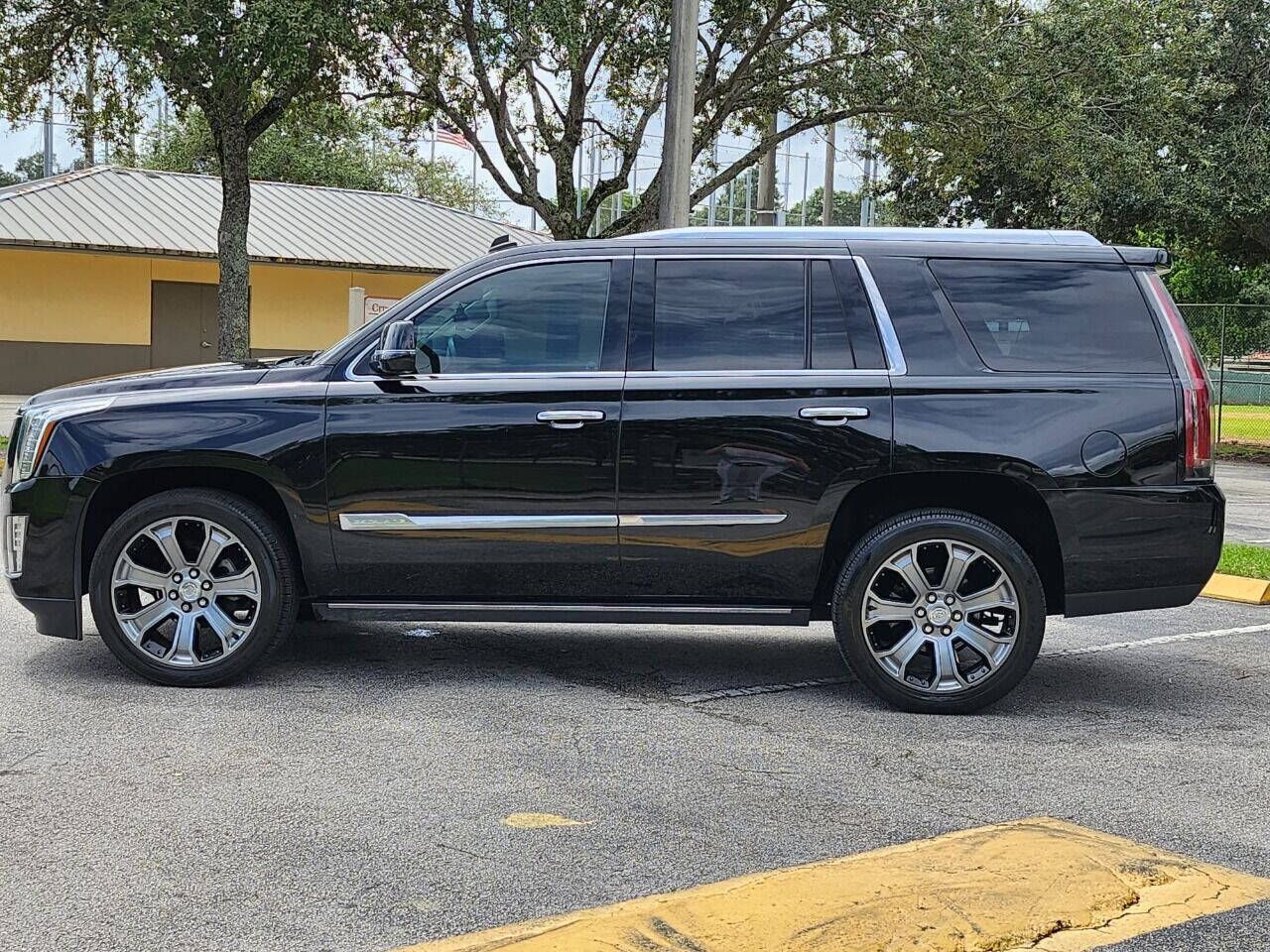 2015 CADILLAC Escalade SUV / Crossover - $36,995