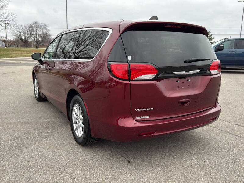 2023 Chrysler Voyager LX