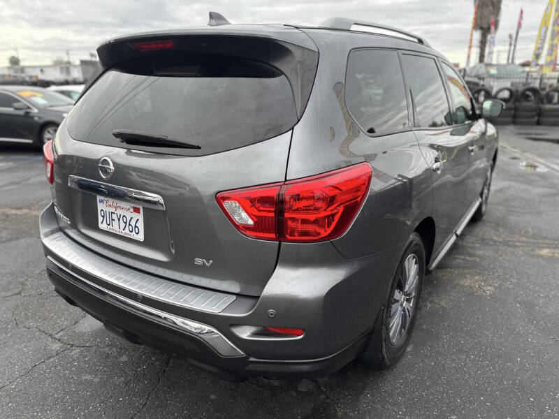 2020 Nissan Pathfinder SV