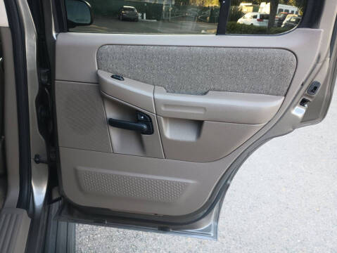 2004 Ford Explorer XLS