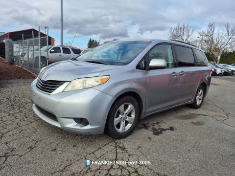 2011 Toyota Sienna LE 7-Passenger Auto Access Seat
